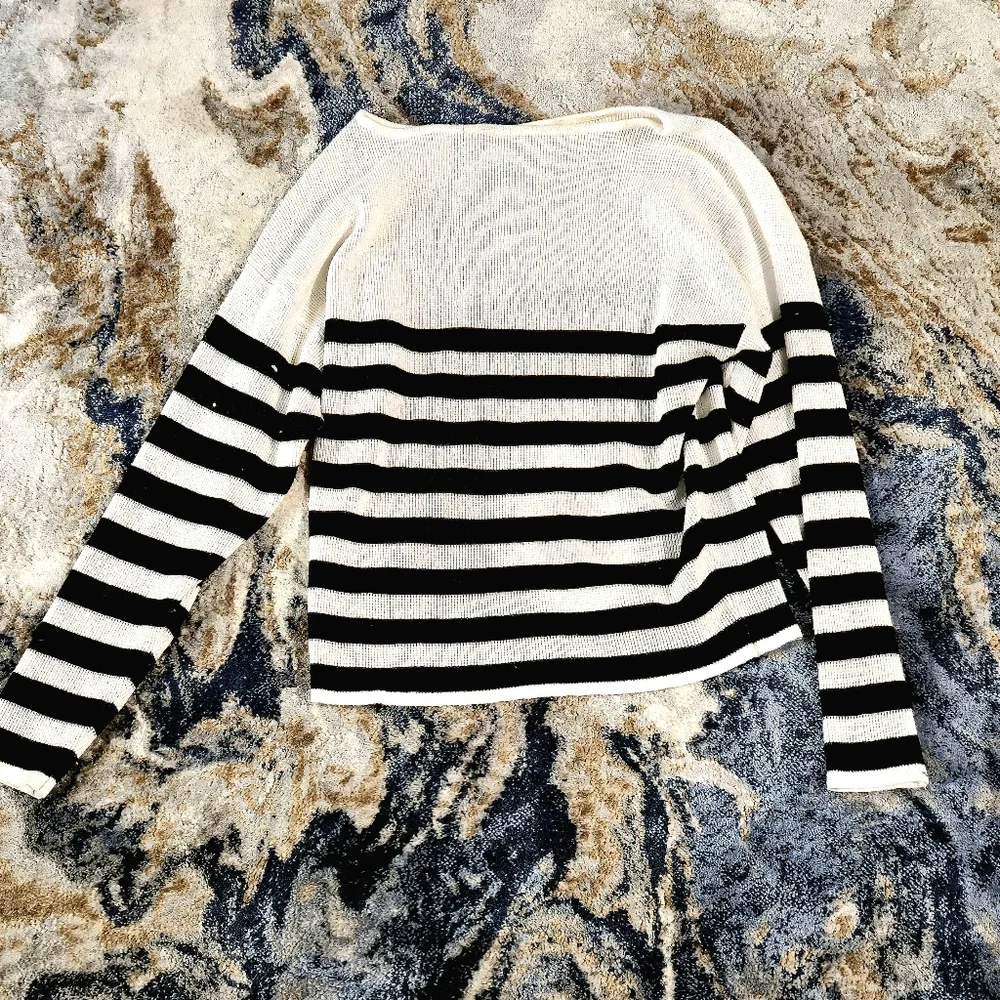Cyrus Classic Black and White Knit Top Size XS (Rayon/ Nylon Blend)